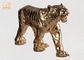 Polyresin รูปปั้นสัตว์ขนาดใหญ่ที่ทำด้วยทองคำสีบรอนซ์เสือรูปปั้นแกะสลักรูปปั้นตาราง